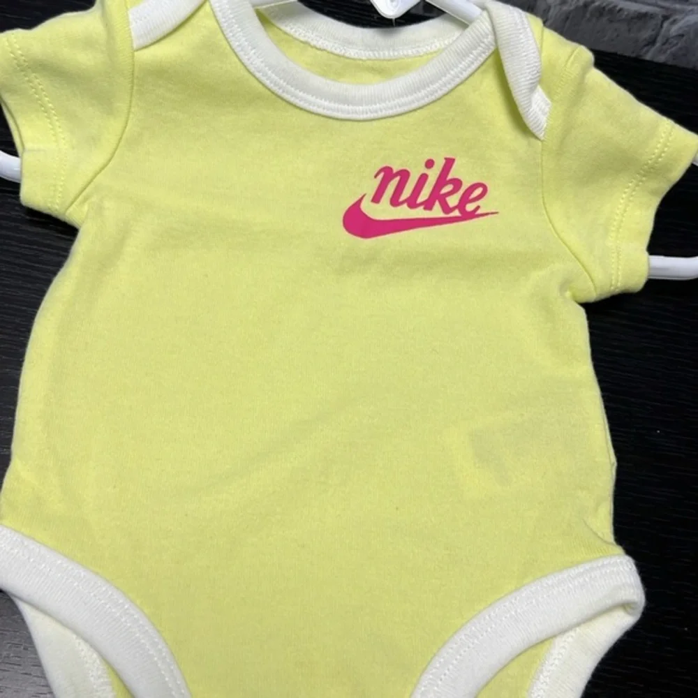 Baby girls Nike onesie‎